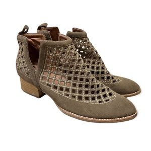 Jeffrey Campbell Taggart Tan Booties—9.5